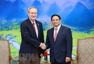 越南政府总理范明政会见美国参议院代表团